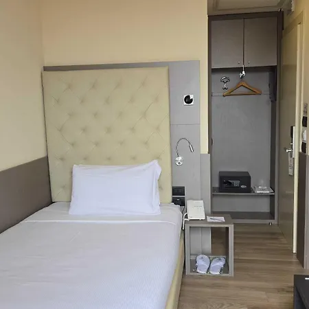 Hotel Jr Bocconi 4*