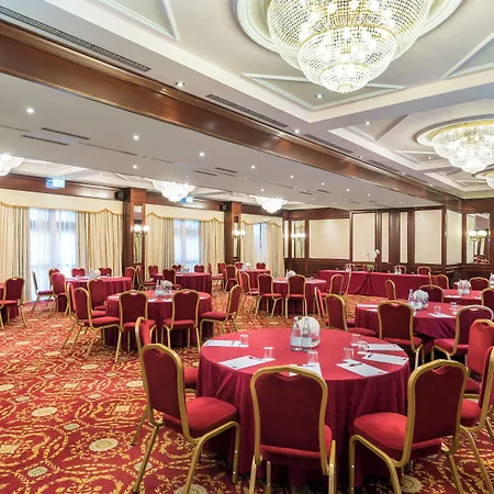 Leonardo Center 4*