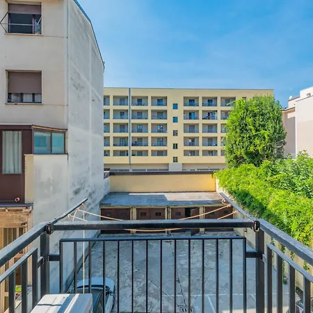 Apartment M.aurelio Light Brown