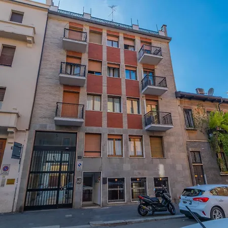 Appartement Nolo Black White & Coral Milan