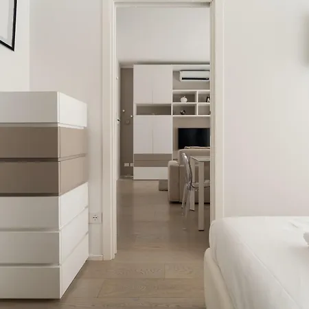 Apartment Guesthost - Cozy Flat In Darsena Close To Navigli Milan