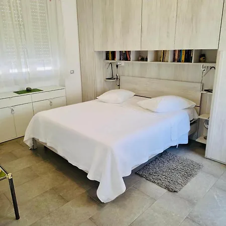 Apartment Tolstoi 83 *