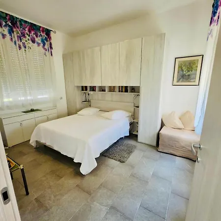 Tolstoi 83 Apartment