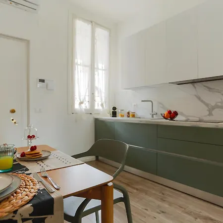 The Rent - Cozy One-bedroom In The Isola Area With Views Of The Bosco Verticale Mediolan