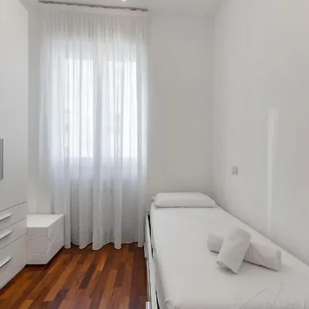 Dhome Pantano - Velasca Tower * Milán