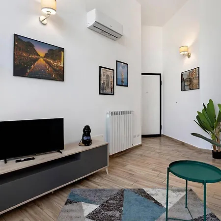 Modern Navigli Apartment *