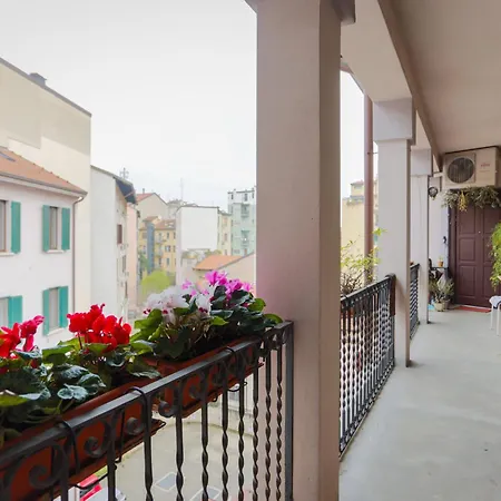 The Rent - Cozy One-bedroom In The Isola Area With Views Of The Bosco Verticale *