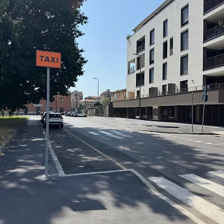 Luxury - Metropolitana M4- San Babila -stadio San Siro - Duomo - Aeroporto Linate - Castello Sforzesco