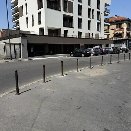 Luxury - Metropolitana M4- San Babila -stadio San Siro - Duomo - Aeroporto Linate - Castello Sforzesco