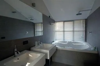 Ξενοδοχείο Townhouse 12 4*