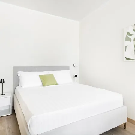 Easylife - - Bocconi Guest house