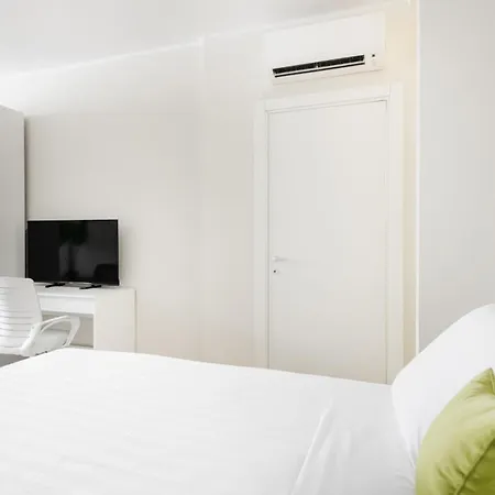 Easylife - - Bocconi Guest house 4*