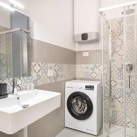 Easylife - - Bocconi Guest house