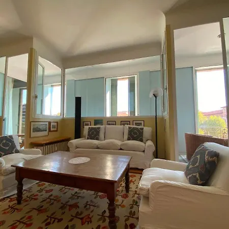 Luxurious And Spacious Near The Metro Apartament *