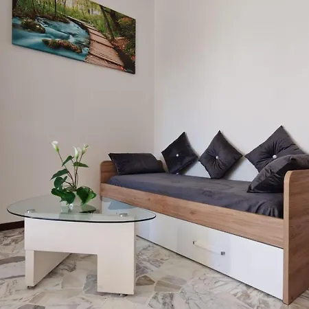 Jasmine House Apartament *