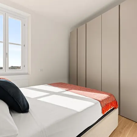 Stayeasy Concordia - Skyline Penthouse, Downtown Mediolan