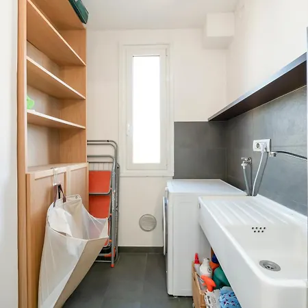 I-host - Bright 2-bedroom, Balcony, Sleeps 6 Apartament