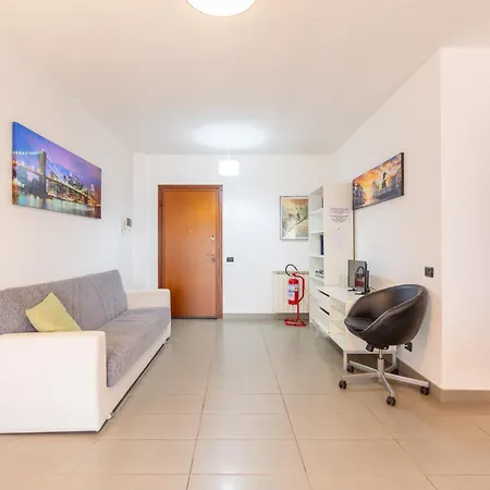 Navigli For 7 - Metro 100m - I-host Apartament Mediolan