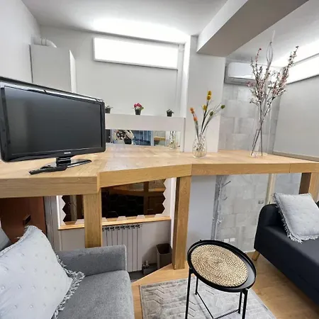 Apartament The Smart Apartment, Free Parking, Easy For San Siro Stadium And Rho Fiera Milano, Bisceglie M1 Red Subway