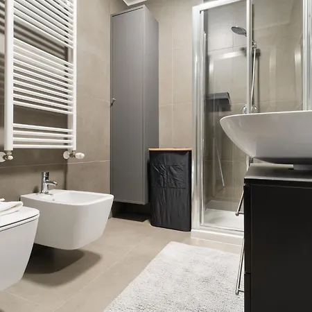 Apartament Guesthost - Traiano Comfy And Bright