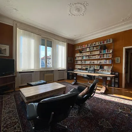 Luxurious And Spacious Near The Metro Apartament