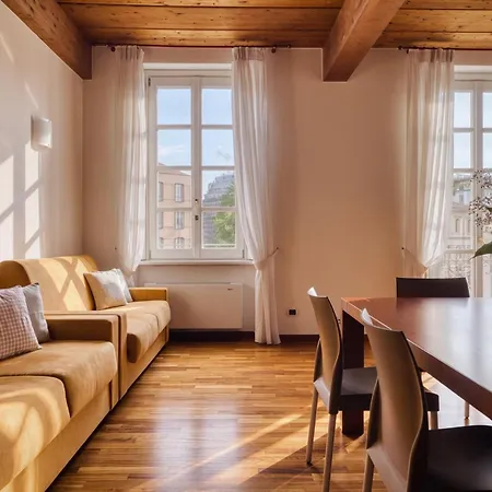 The Charm Of Old - Historic Palazzo With Duomo View Apartament *