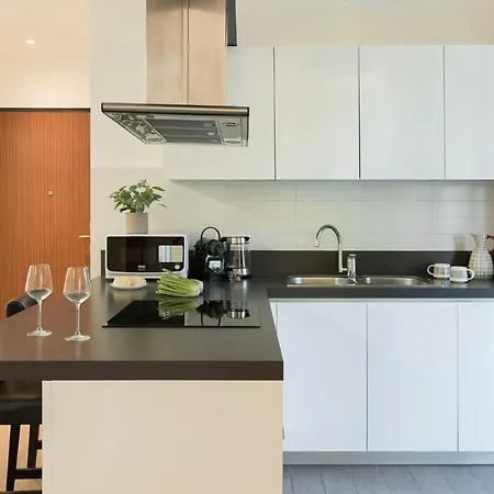 Apartament Porta Romana Garden Retreat - 3 Bedrooms & 2 Bathrooms *