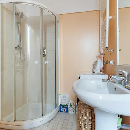 Guesthost - Comfy Near Mm1 Apartament