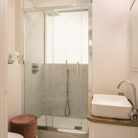 Chic Retreat - 2 Bedrooms & 2 Bathrooms *