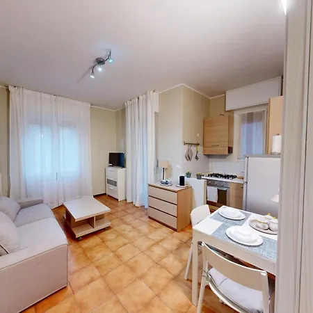 Carlone Bande Nere Apartament Mediolan