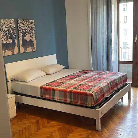 Apartament Large For 8 In Front Of The Station *