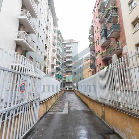 Direct Metro Link To Milan's Duomo Free Parking - G007 * Mediolan