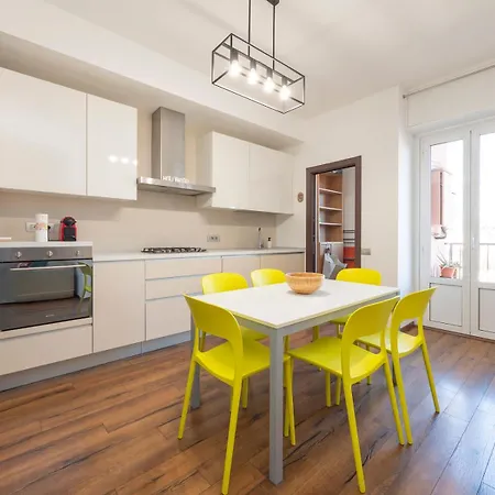 I-host - Bright 2-bedroom, Balcony, Sleeps 6 Apartament