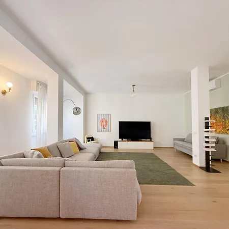 Apartament Elizabeth Pentahouse, Charmy In