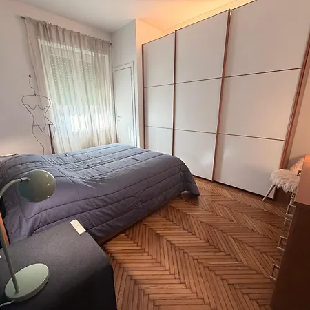Contemporary Two-room On The Line Mediolan