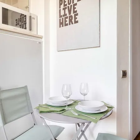 Bright 1br In The Heart Of Isola Appartement *