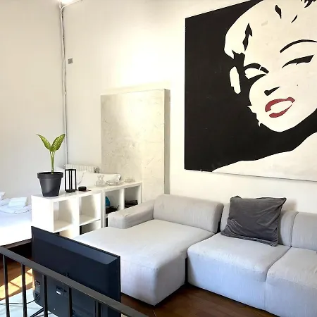Design 50 Meters From Metro 1 Apartament