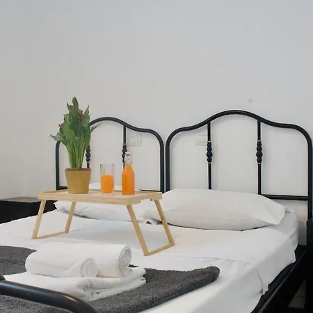 Appartement Lovely 1-bed Nest Steps To Romolo M2