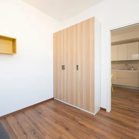 I-host - Bright 2-bedroom, Balcony, Sleeps 6 Apartament *