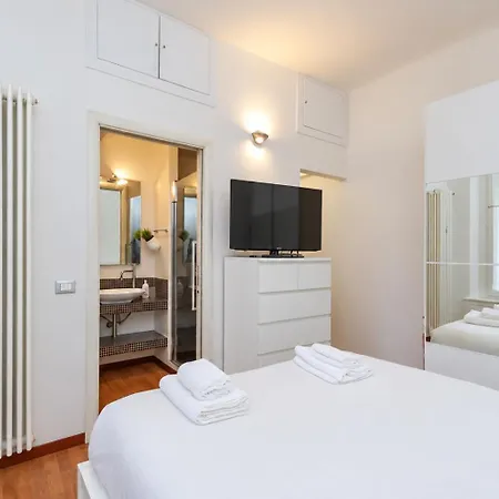 - Cozy 1br Apartament Mediolan
