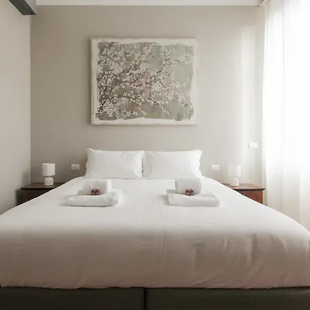 Hacca Collection - Elegant Period 2br 2 Baths Apartament