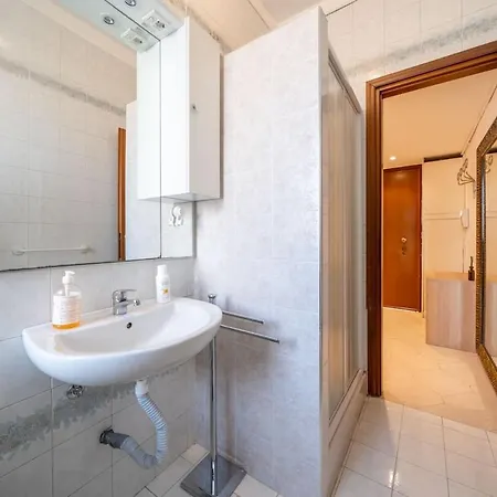Apartament San Babila 10 Minuti - Metro Blu - 4 Ospiti Mediolan
