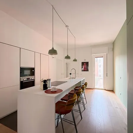 Elizabeth Pentahouse, Charmy In Apartament