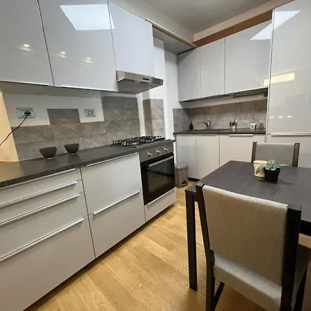 Apartament The Smart Apartment, Free Parking, Easy For San Siro Stadium And Rho Fiera Milano, Bisceglie M1 Red Subway Mediolan