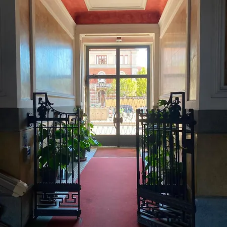 Luxurious And Spacious Near The Metro Apartament *