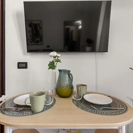 Stayeasy Fara17 - Station New
