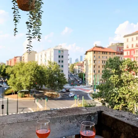 Apartament Luma - 2 Steps Metro - Duomo&linate Direct - Ac - Balcony