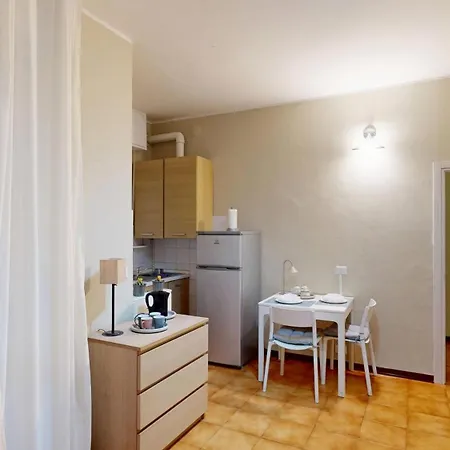 Carlone Bande Nere Apartament Mediolan