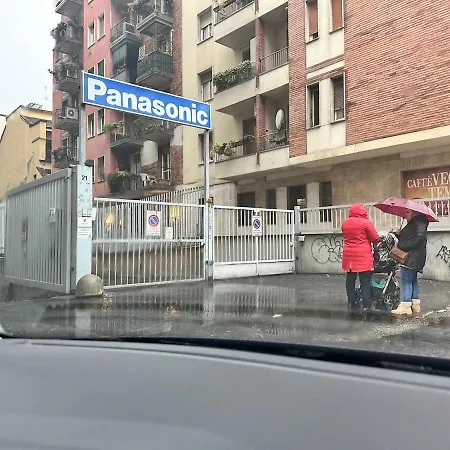 Direct Metro Link To Milan's Duomo Free Parking - G007 *
