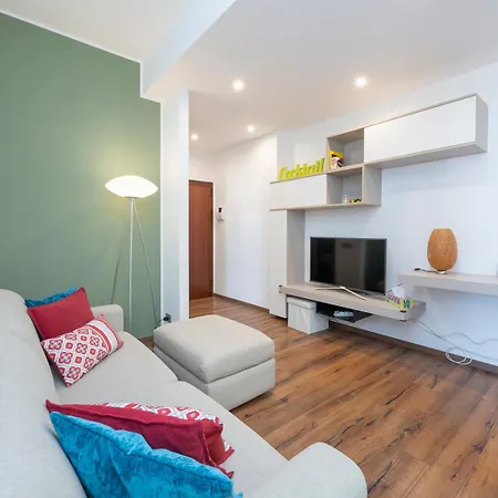 Apartament I-host - Bright 2-bedroom, Balcony, Sleeps 6